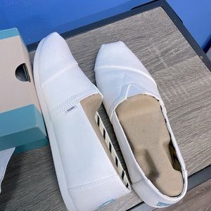 TOMS Size 7 All White Alpargata